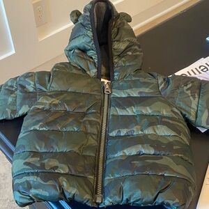 GAP baby Puffer Jacket green camouflage hooded with bear ear details on hood